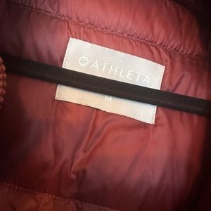 Athleta light puffer with removable collar